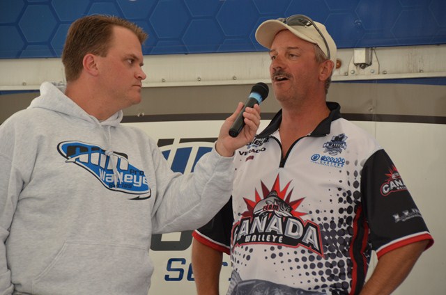 9A8DCEF9-EFE6-47B6-B75F-23A3FDE82FD4