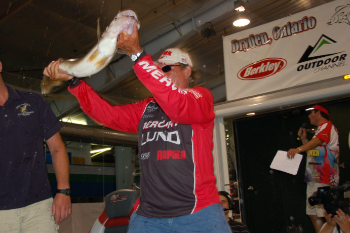 825C860E-BC02-49AA-BC9A-CF40E59B1ED1