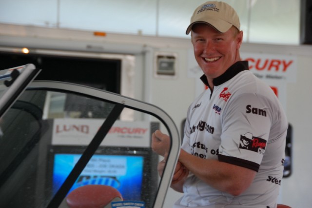 76CEFC35-1587-4BD2-842C-EEF97583FF14