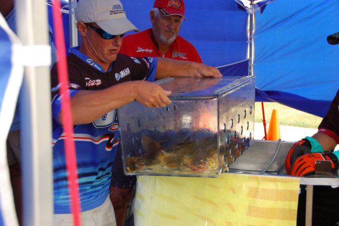 4D8CE476-9F63-4483-B5F7-E340FF41D822