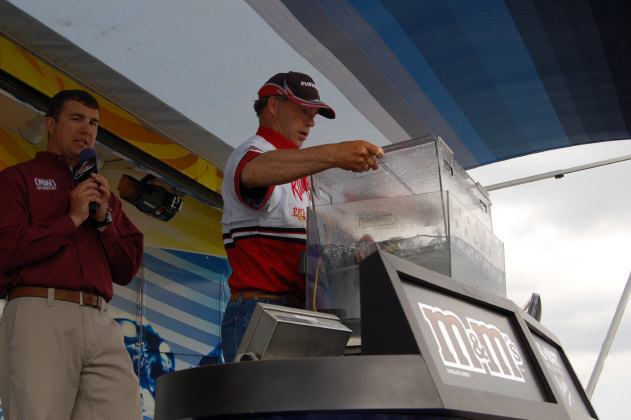 DC478839-94E7-4906-A5E4-B89E21EAD58D