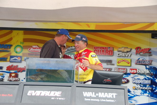 093C5FE7-A420-486A-8F84-019402D3CE48