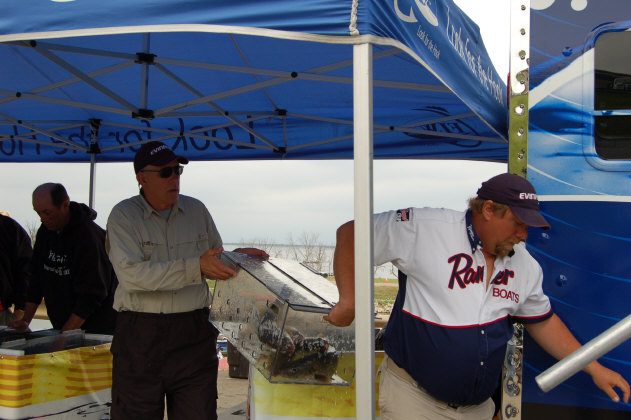 ED003B16-5C3B-4E51-B848-331DC0A820DE