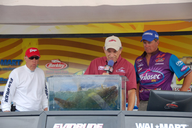 CE0AFBE3-9659-4F4E-8364-1EF848EED599