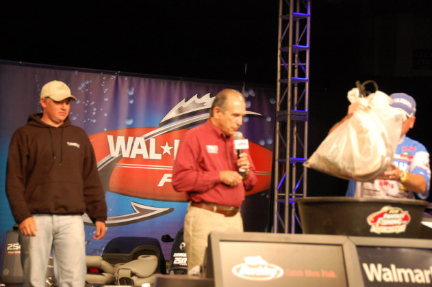 2A2B53FE-AAF0-4AE3-8464-27F72EFFF881