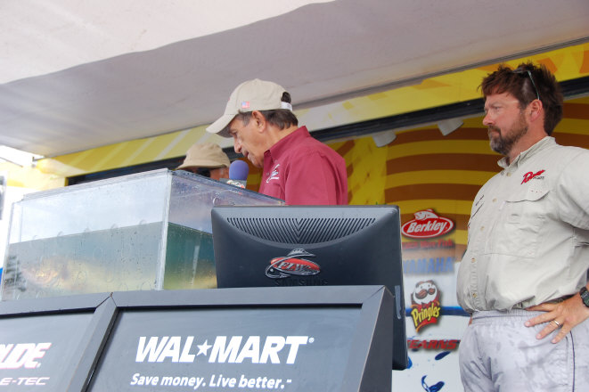 20F7D074-85AA-487B-B83D-936DE1605122