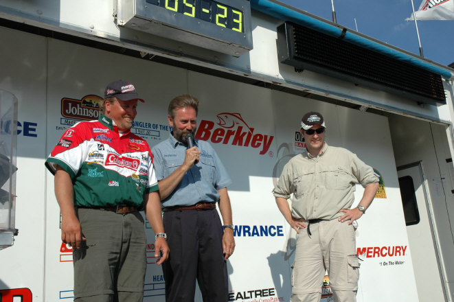 2F16E741-3090-4E64-A4DE-2CCCFBD95AE4