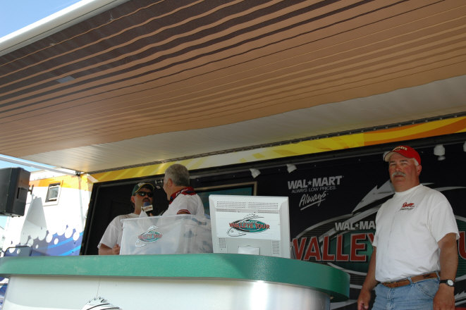 3D4D9C48-743C-4B8C-9EF2-BA75AA147F61