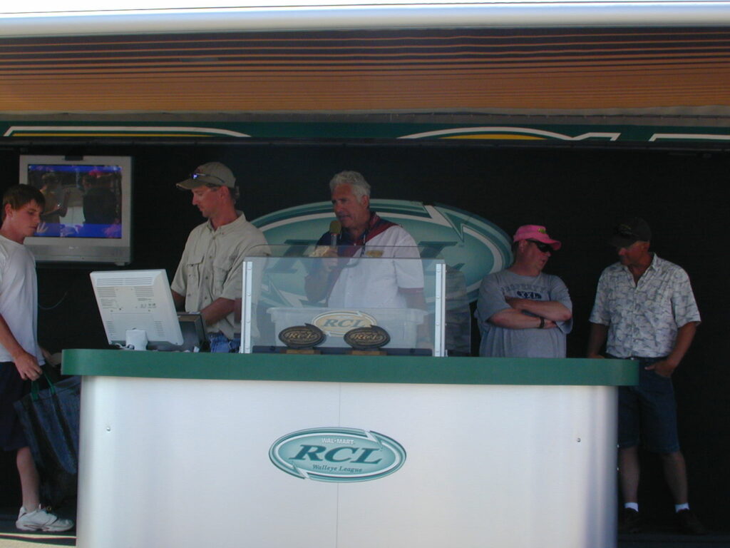 54B57FDE-581F-45E0-ABEE-F5ADD85FA3B5