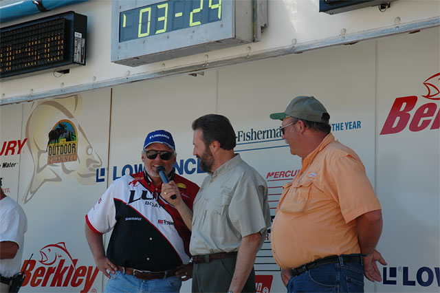 5838C1ED-7F85-40E8-9D6D-64D259F3064A