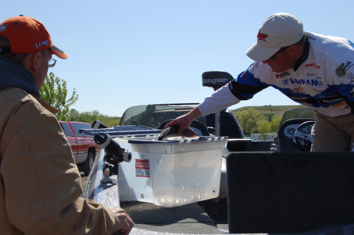 8D36EC26-7065-43C0-BE30-58EEE79C8F6D