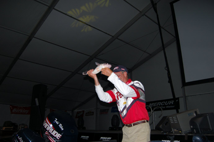 92110726-E259-47D1-9A5F-200F0612161E