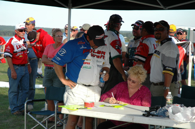 AF930B6D-4695-482F-A5CC-5099D288E844