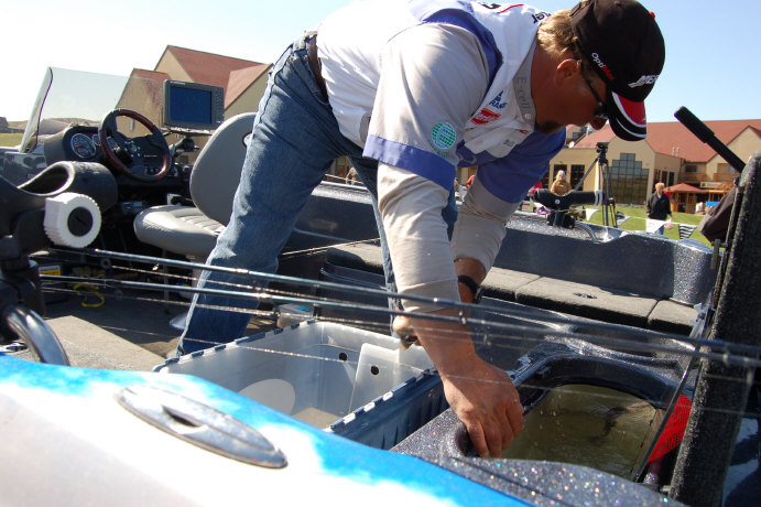 E19F581C-E4E7-4D35-8187-49CF84125C82